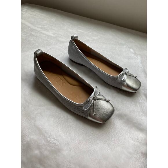 Eric Javits Paris Silver Square Toe Ballet Flat Bow 6 EU 37 GUC Summer Fall - Picture 1 of 11